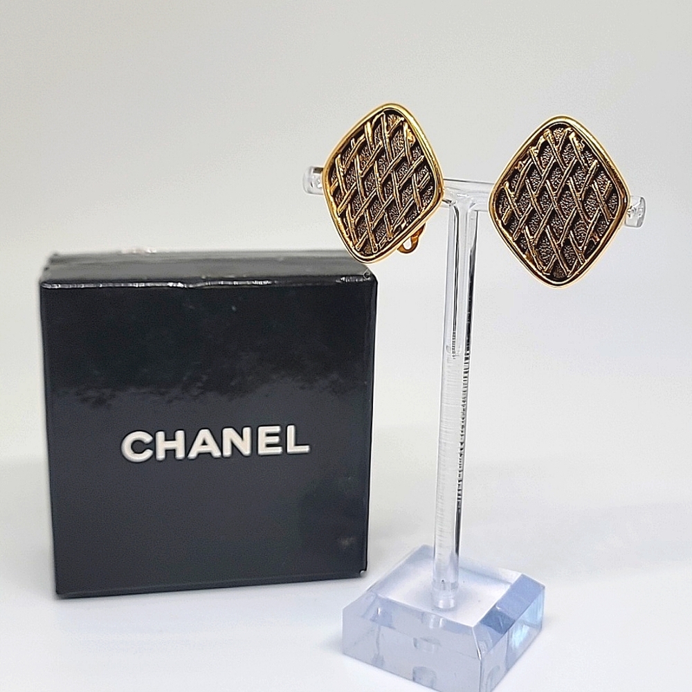 CHANEL MATELASSE DIAMOND VINTAGE CLIP ON EARRINGS